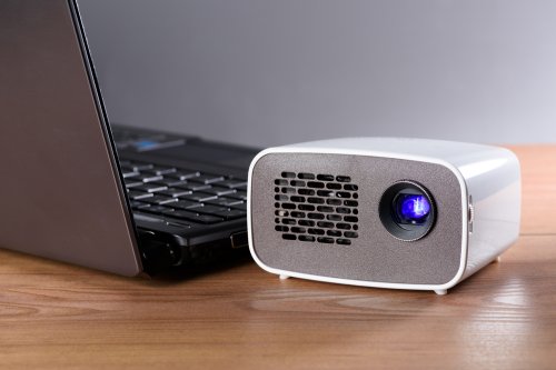 Advantages Of Buying Portable Projector