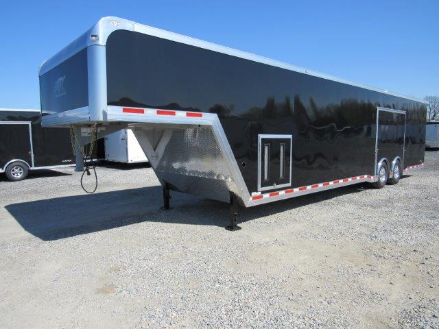 enclosed gooseneck trailer